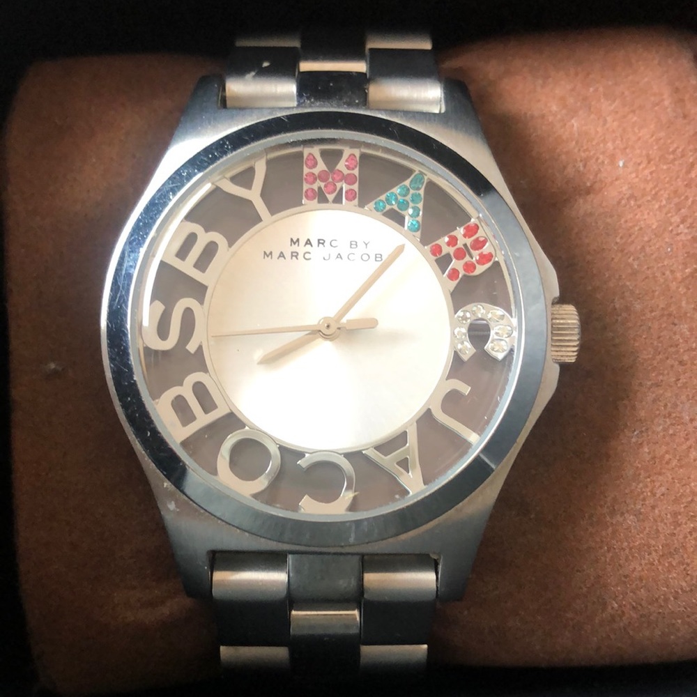Marc Jacobs watch, good condition, only wore a few times, sent me a snug